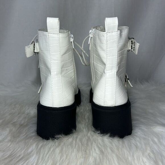 Forever 21 White Faux Croc Buckle Lug Sole Booties Sz 9 - Picture 4 of 7